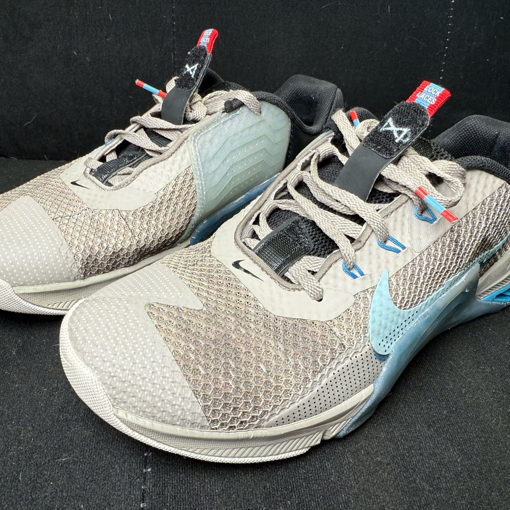 Nike Men's Gray Training Shoes